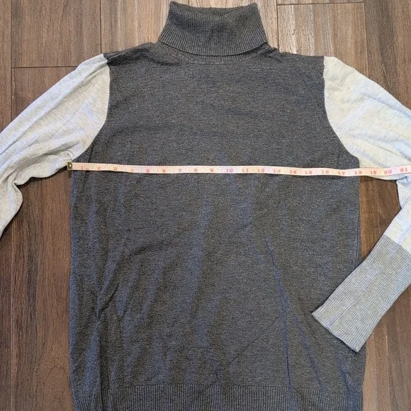 Gray color block Turtleneck Sweater - Picture 2 of 7